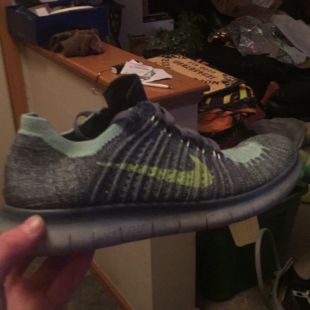 NIKE FLYKNIT RUNNERS